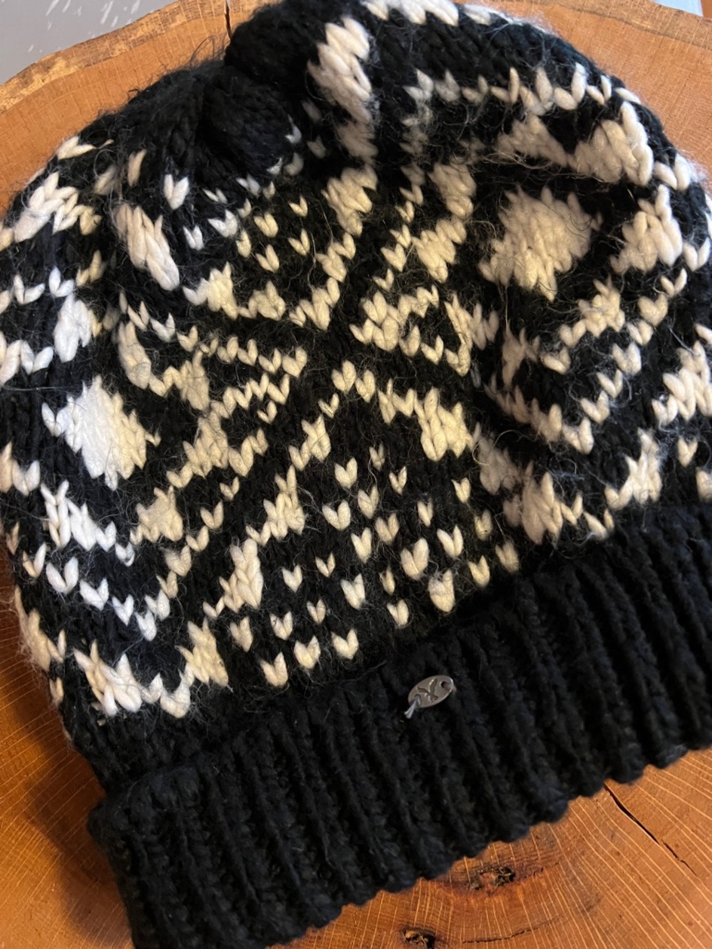 American Eagle Outfitters Knit Distressed Black and White Heart Print Beanie - Picture 16 of 16
